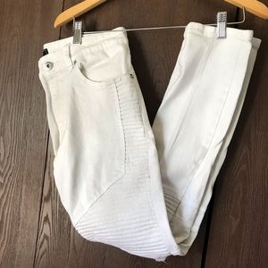 White distressed pants